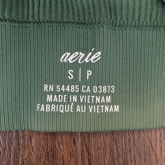 Aeries green workout crop top with built in padding - Picture 2 of 3